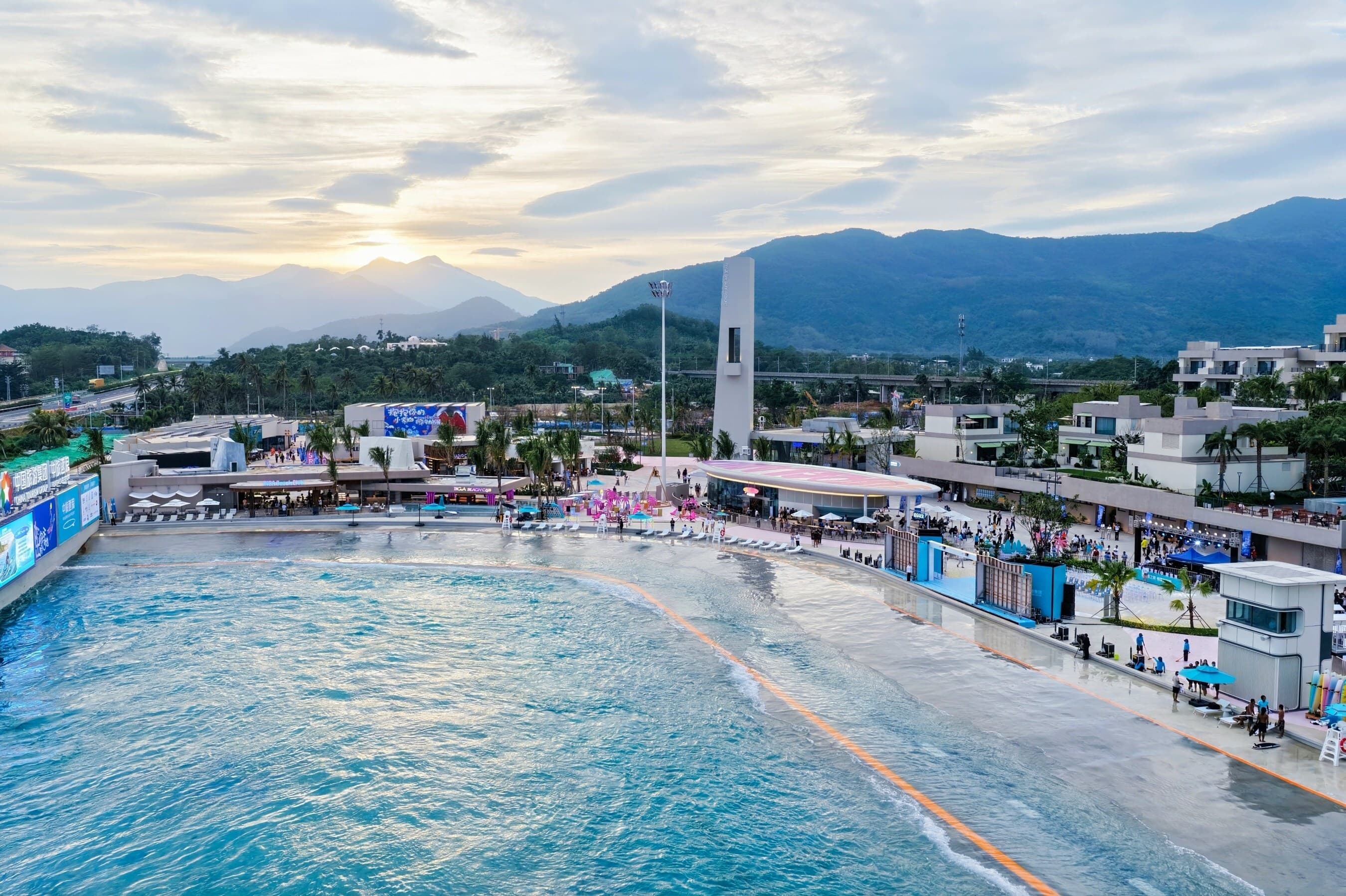 Photo: Surfland Riyue Bay Surf Resort